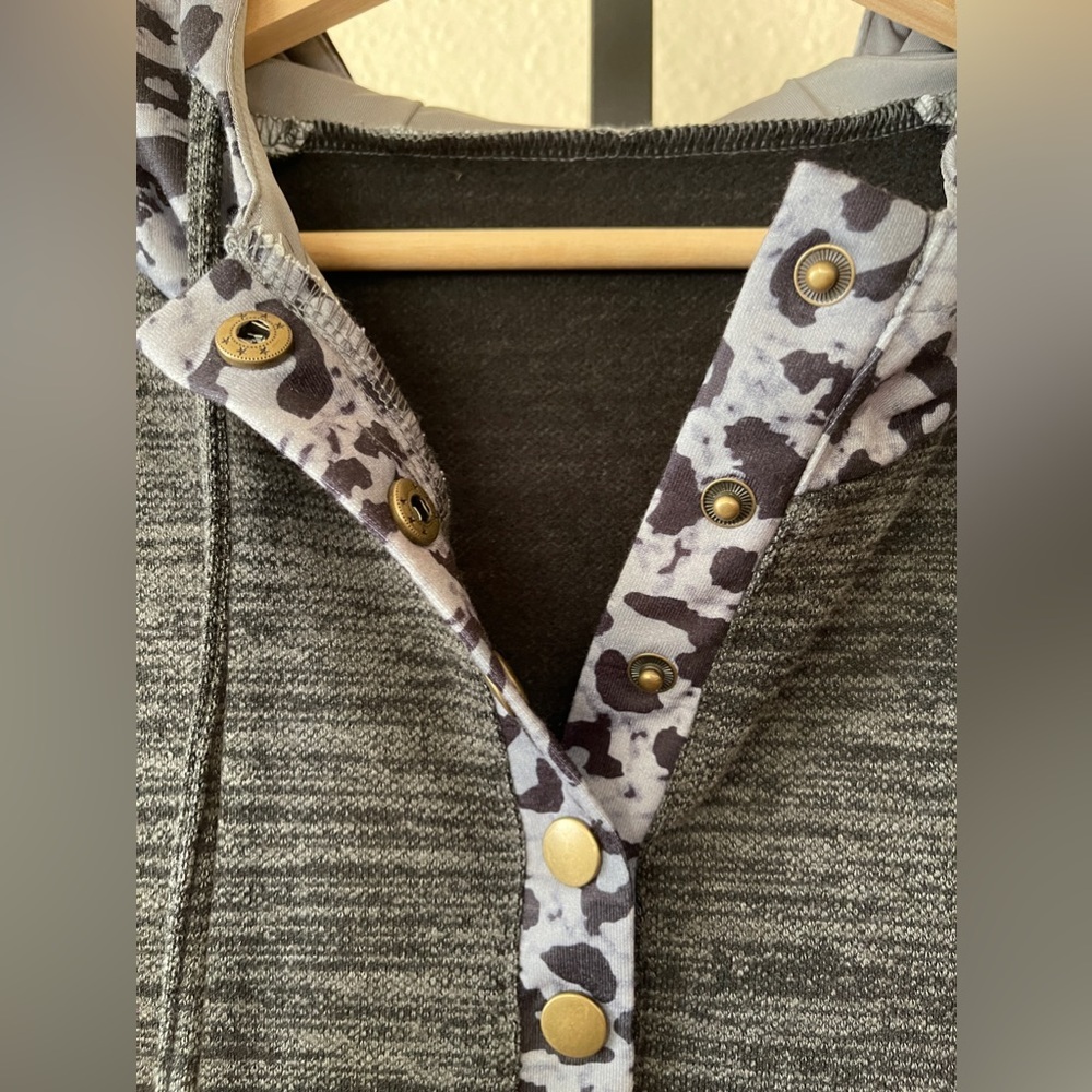 Leopard Black & Gray Hoodie - Picture 4 of 7